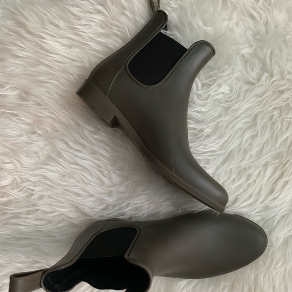 Merona Shoes - Merona Olive Green Chelsea Rain Boots Merona Shoes - Merona Olive Green Chelsea Rain Boots